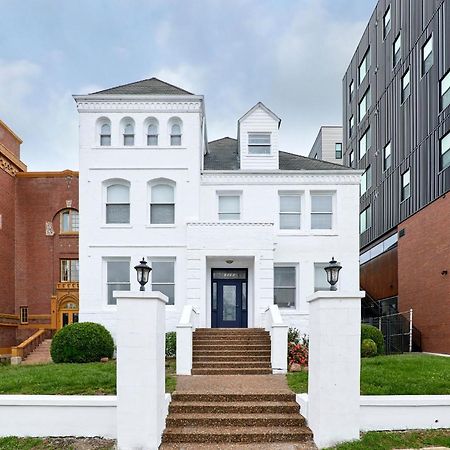 White House At Grand Central Tower Grove Bagian luar foto