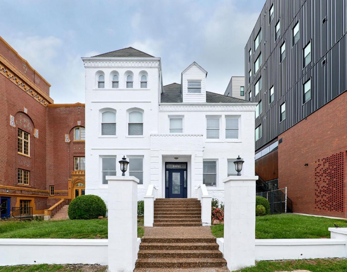 White House At Grand Central Tower Grove Bagian luar foto