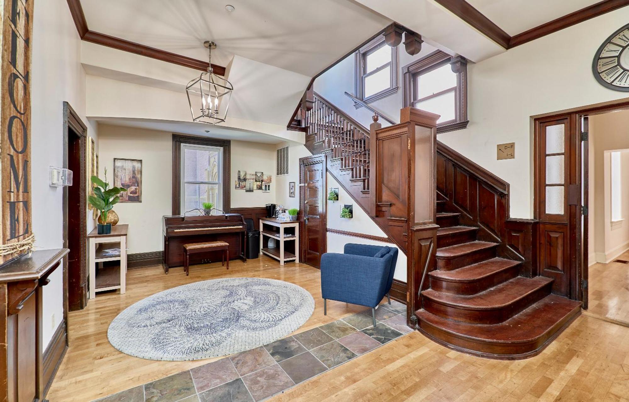 White House At Grand Central Tower Grove Bagian luar foto