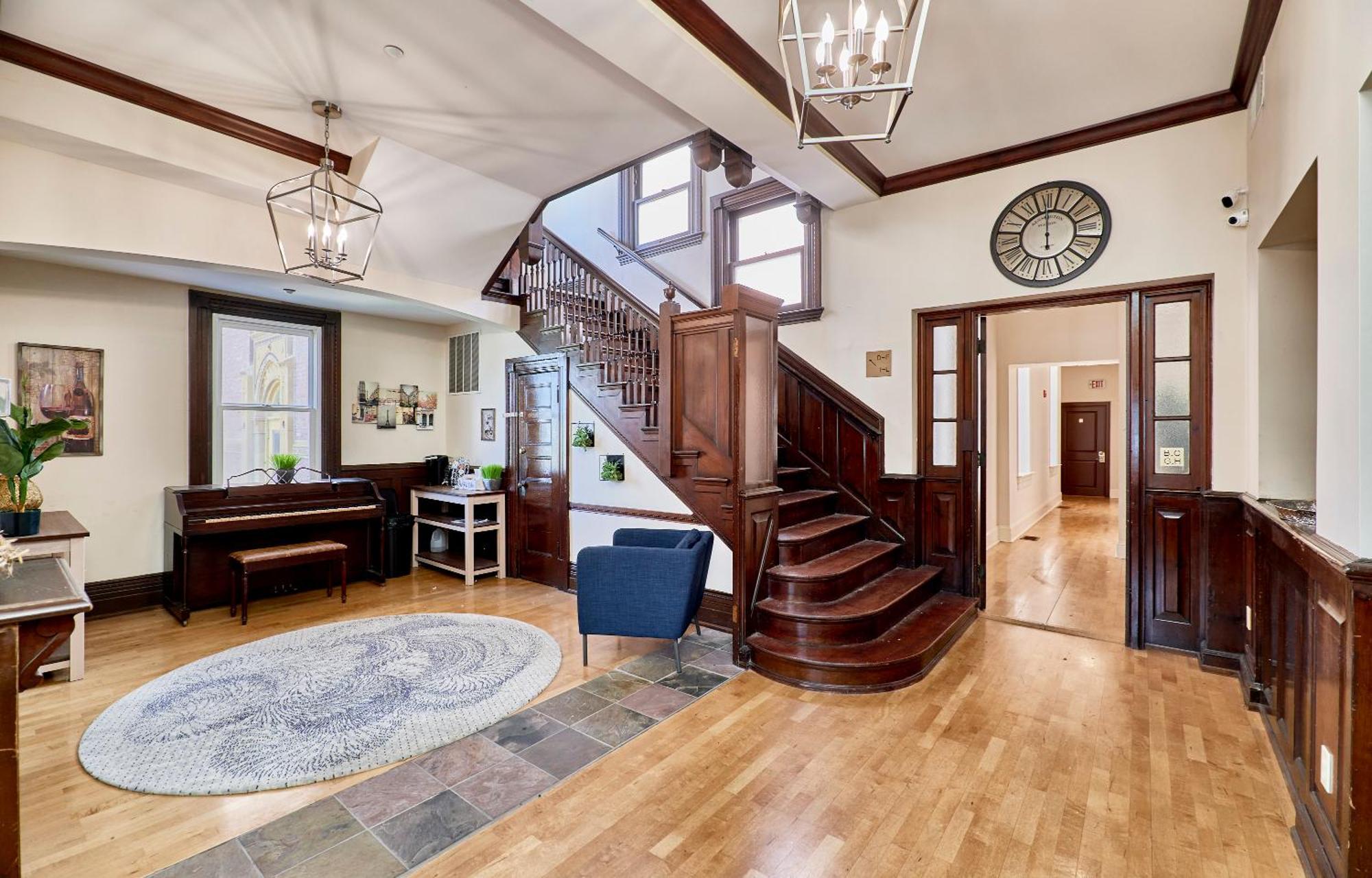 White House At Grand Central Tower Grove Bagian luar foto